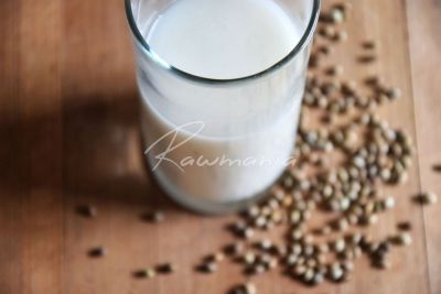 Konopn&eacute; ml&eacute;ko